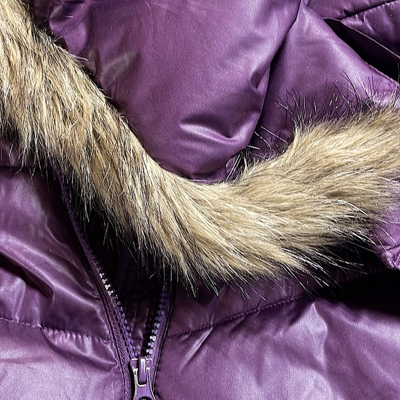 🌟Gap puffer vest with detachable fur trim hood - Picture 4 of 4